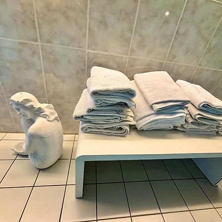 Magisches Doppelzimmer Mit Atemberaubender Wasserfall-Wand In Зелигенштадт Экстерьер фото