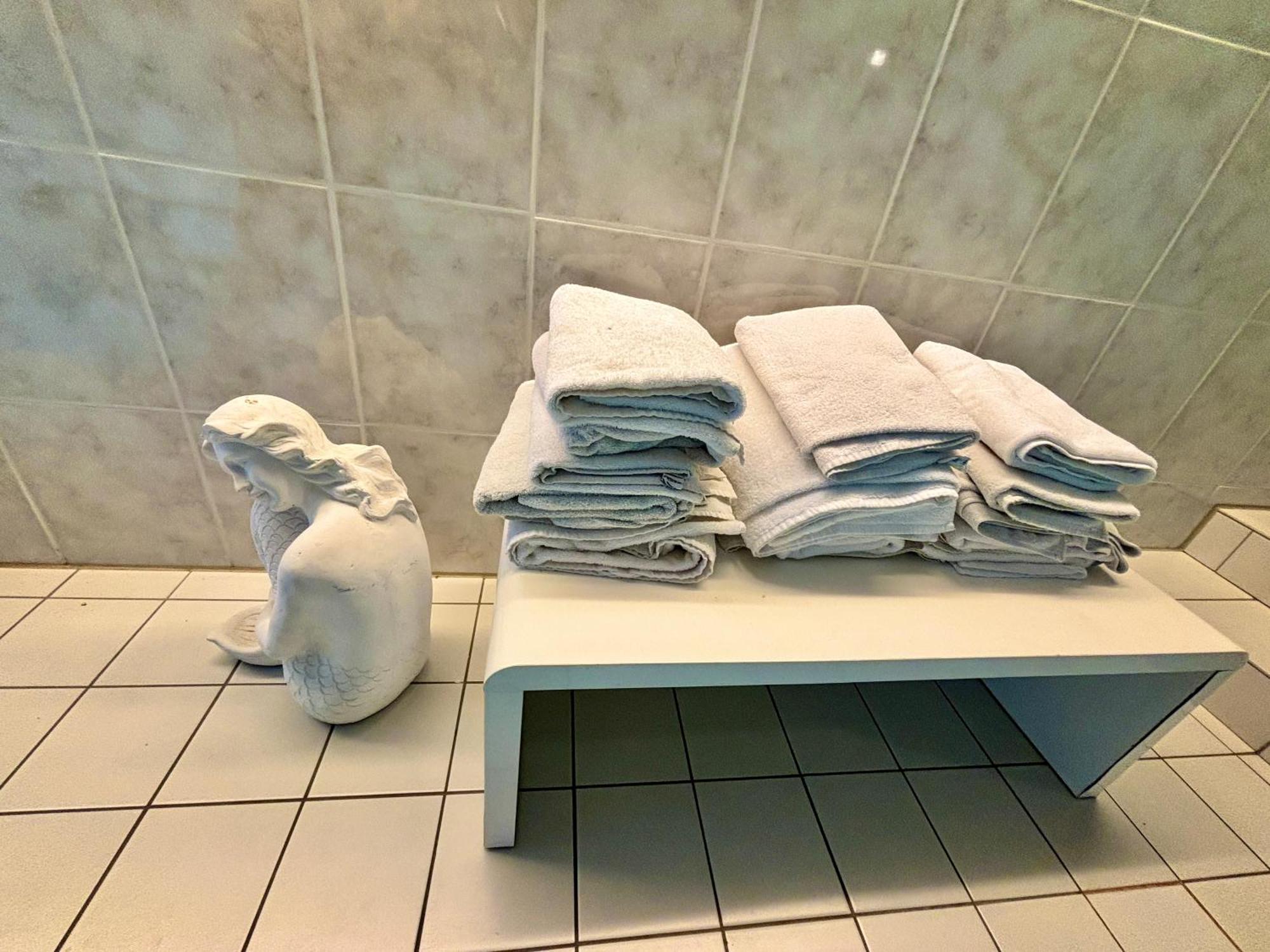 Magisches Doppelzimmer Mit Atemberaubender Wasserfall-Wand In Зелигенштадт Экстерьер фото